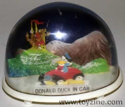 DONALD DUCK - 1960's - Donald Disneyland snowdome featuring an early looking Donald