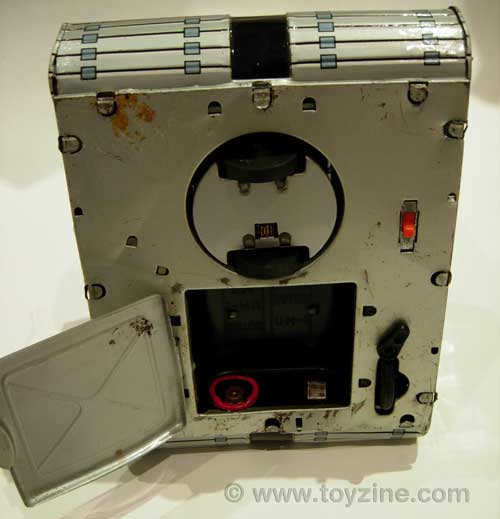 Robotank R1 - Tin - Japan - Nomura - !960's, battery operated tin toy robot